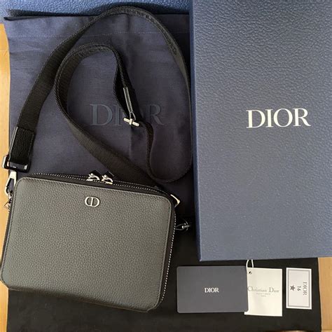 dior essentials ショルダーバッグ